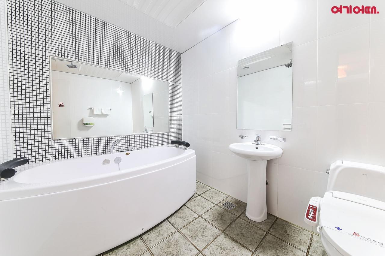 Dome Hotel Gwangju Metropolitan City ภายนอก รูปภาพ